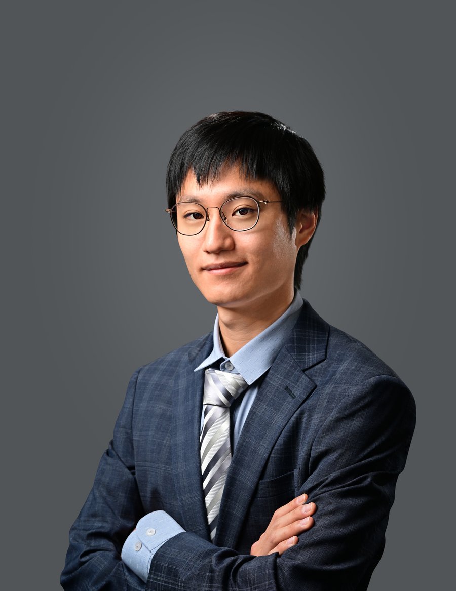 Portrait of Roger Hsiao